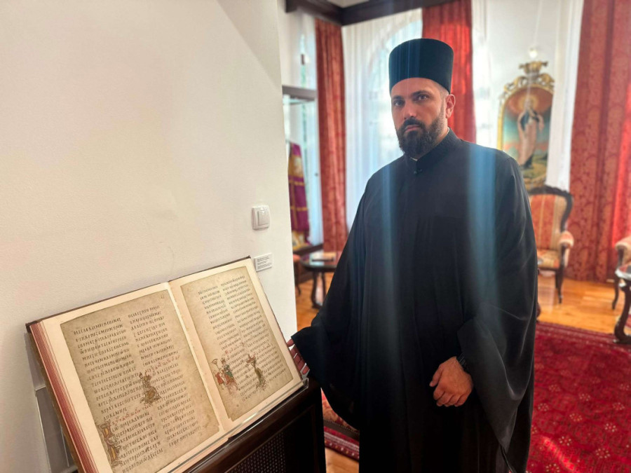 Nesvakidašnja priča iz Čačka: Retko izdanje Miroslavljevog jevanđelja stavili u kamion za otpad, sveštenik ga odbranio telom! (FOTO)