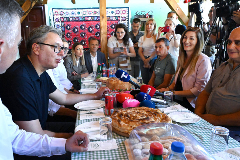 Vojsko, srećna slava! To je poziv časti, zavet vernosti i simbol snage slobodarskog naroda