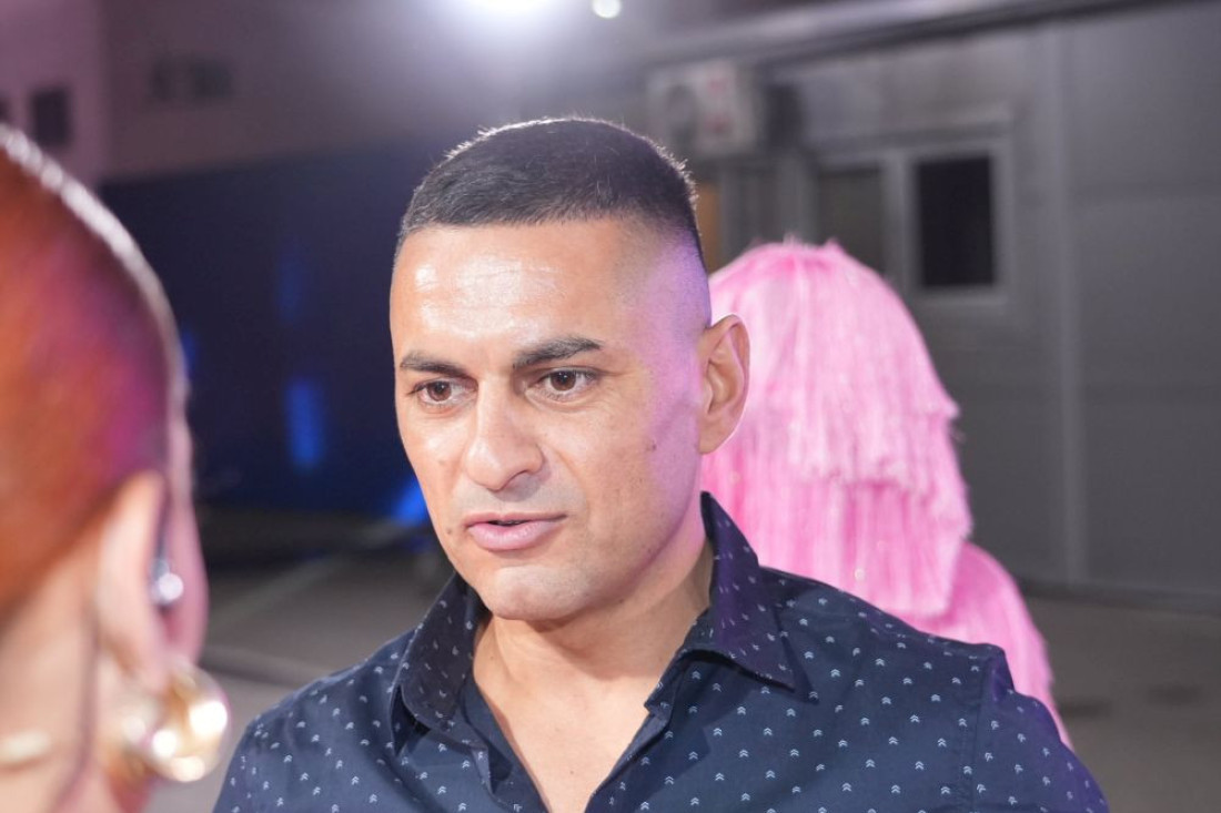 "Kad se opanak popapuči..." Bebica se pohvalio novom luks mašinom, a fanovi osuli paljbu! (FOTO)