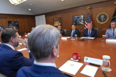 Fotografisana beležnica američkog ministra finansija, slučajno otkriveni tajni planovi: U pitanju su milijarde! (FOTO)