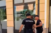 Drama u Kragujevcu! Osumnjičen uhapšen sa sekirom, nožem i pištoljem kod dva okupljanja građana (FOTO/VIDEO)