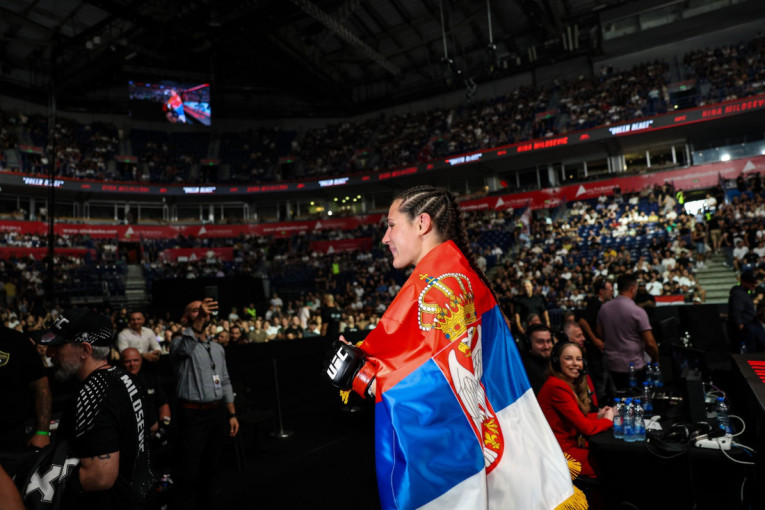 Ovo je Srbija! Sa spektakla UFC iz Arene poslata najjača poruka svetu, svi uglas zapevali! (VIDEO)
