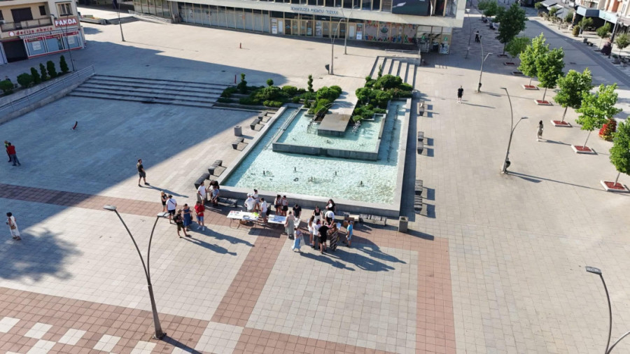 Srbija definitivno pobeđuje, slike iz Čačka sve govore: Kod SNS-a puni štandovi, kod blokadera u isto vreme 25 ljudi! (FOTO)