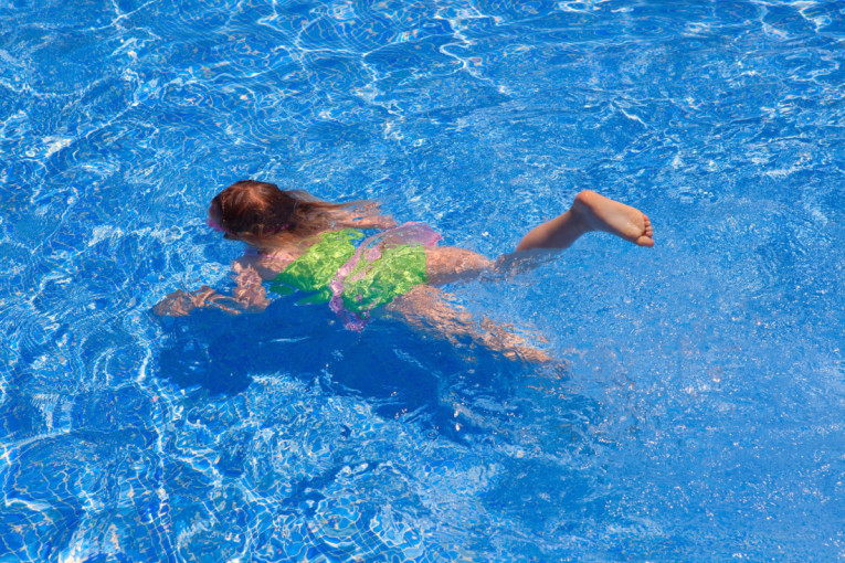 Automobil planuo u vožnji? Vozač zadobio opekotine na Novom Beogradu (VIDEO)