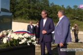 Vučić položio venac na spomen-obeležje na Petrovačkoj cesti! Najavio još 140.000 evra za Jumko, milion i po za tržni centar (FOTO/VIDEO)