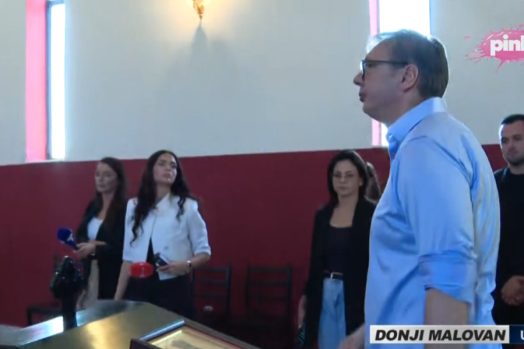 Vučić u Donjem Malovanu: Mnogo je teško ovde biti Srbin, a danas je još teže (FOTO)