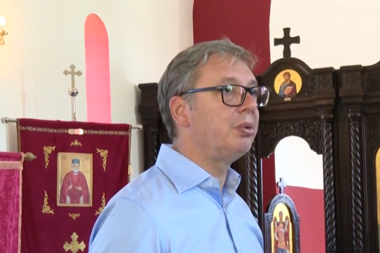 Vučić u Donjem Malovanu: Mnogo je teško ovde biti Srbin, a danas je još teže (FOTO)