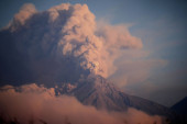Pakao! Tri vulkana eruptirala gotovo istovremeno, 150.000 putnika zarobljeno - stotine letova otkazano