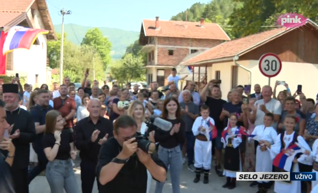 “Svima im je ista meta - kako skinuti glavu Vučiću” Predsednik se oglasio iz Mrkonjić grada! (FOTO)