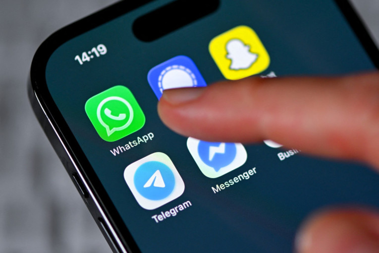 Istina će mnoge da iznenadi: Da li smete da koristite telefon dok je na punjaču?