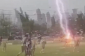 Tragedija usred utakmice - grom ubio fudbalera, suze i jauci parali nebo iznad stadiona! (VIDEO)