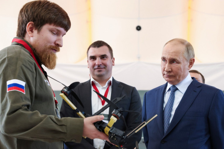 Raznesen auto Putinovog tvorca dronova kamikaza! Bori se za život, vest skrivana 24 sata (VIDEO)