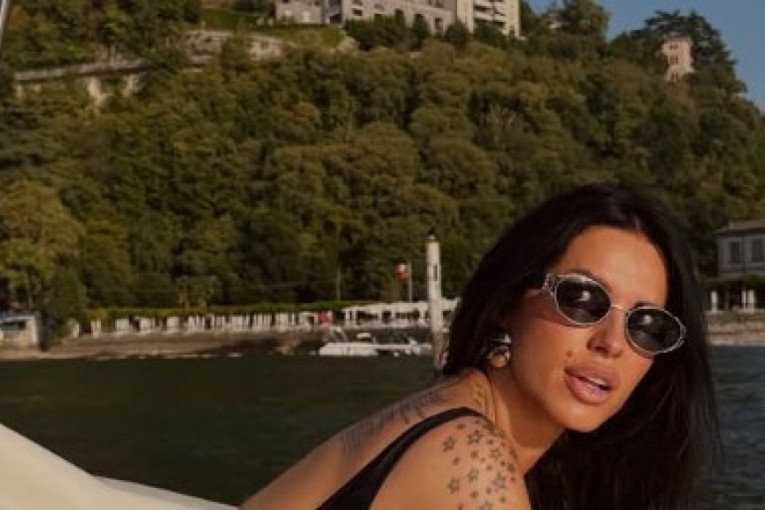 Skinula 14 kilograma posle dijete! Seka Aleksić pokazala obline u kupaćem s luksuzne destinacije (FOTO)