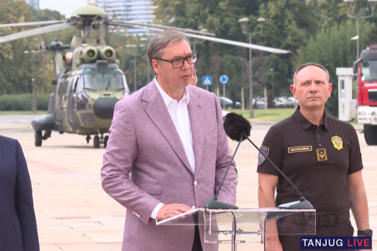 Vučić dočekao vatrogasce-spasioce koji su u Španiji gasili požare: Vi ste u tuđoj zemlji štitili ljudski život! (VIDEO)