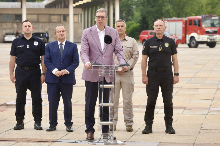 I Vojska Srbije biće angažovana na gašenju požara u Deliblatskoj peščari! Vučić: Branimo dva naseljena mesta