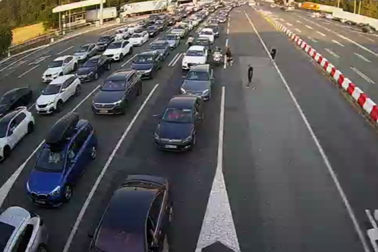 Evo kakvo je stanje na granicama: Putnička vozila čekaju tri sata na izlazu iz Srbije na Batrovcima