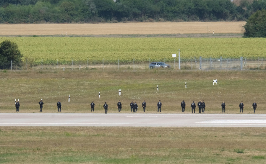 Šutnuo je dron i sprečio katastrofu: Vozač autobusa slučajno sabotirao teroristički napad na aerodromu u Lajpcigu
