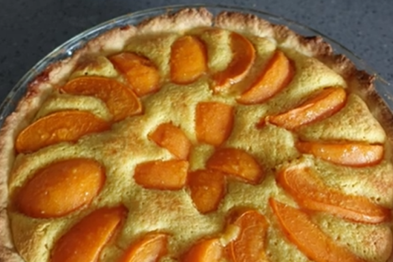 Recept dana: Tart sa kajsijama osvaja sočnim nadevom i prhkim testom