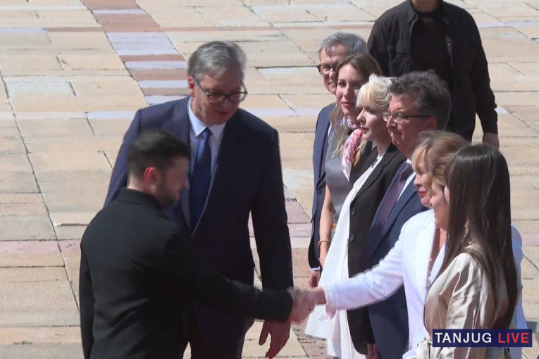 Vučić i Zelenski oči u oči: Priređen svečani doček za ukrajinskog predsednika, veliki broj gardista ispred Palate Srbija (FOTO/VIDEO)