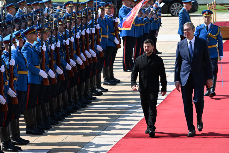 Vučić i Zelenski oči u oči: Priređen svečani doček za ukrajinskog predsednika, veliki broj gardista ispred Palate Srbija (FOTO/VIDEO)