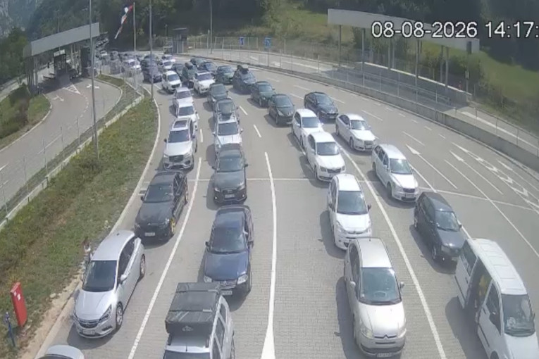 Pakao na putu ka moru: Kilometarske kolone na granici, vozači satima zaglavljeni na vrućini