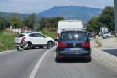 Nesvakidašnji prizor kod Prijepolja: Automobil sa beogradskim tablicama ostao bez oba točka