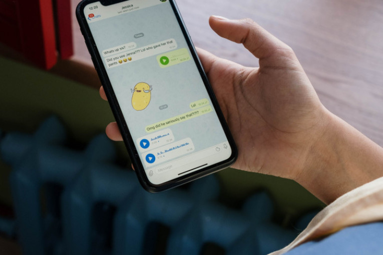 Kraj ručnom prebacivanju stikera: ChatGPT priprema jednostavnije rešenje za WhatsApp