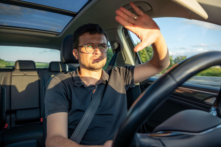 Velike vrućine mogu izazvati ozbiljne probleme sa automobilom: Ove stvari proverite pre nego što krenete na put