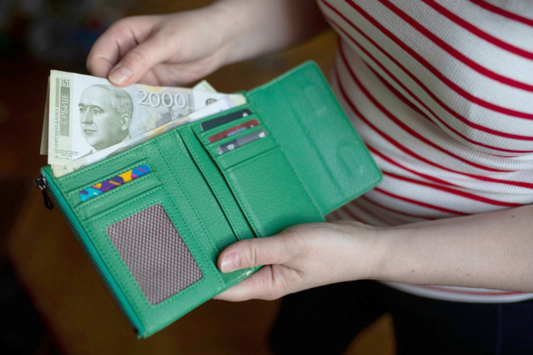 Prijava za 6.000 dinara počinje 7. septembra, a evo kada kreće isplata: Jedna grupa ne mora ništa da radi
