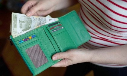 Ovo morate da znate ako čekate 6.000 dinara: Jedni imaju rok od godinu dana, za druge ograničenja nema