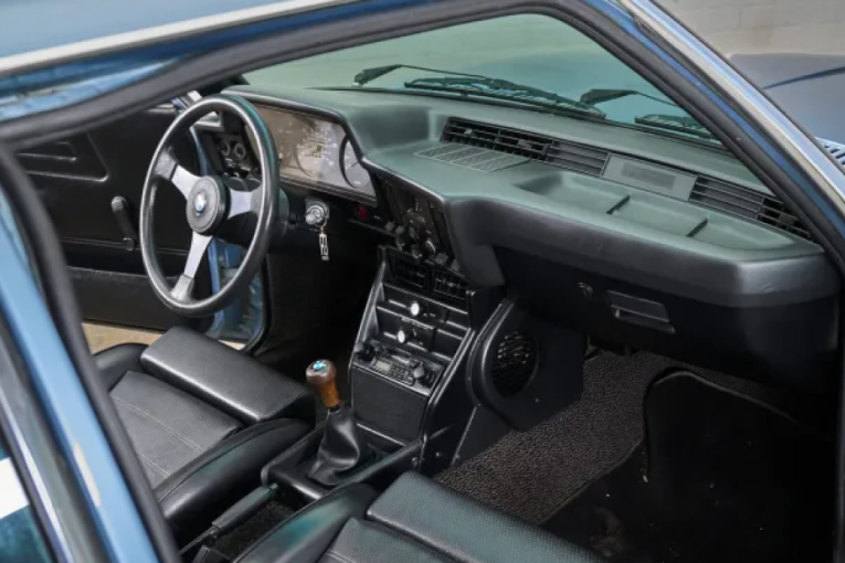 Vozio ga je isti čovek više od 40 godina: Pogledajte kako danas izgleda ovaj BMW iz 1977. godine