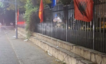 Eparhija: Zastave OVK na ogradi crkvene porte potvrđuju pogoršanje bezbednosne situacije
