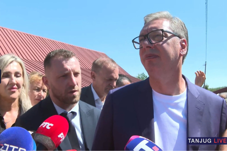 Vučić obišao radove na putu Ivanjica-Sjenica: Celu smo Goliju opkolili putevima! U poseti i porodici Arsić (VIDEO)