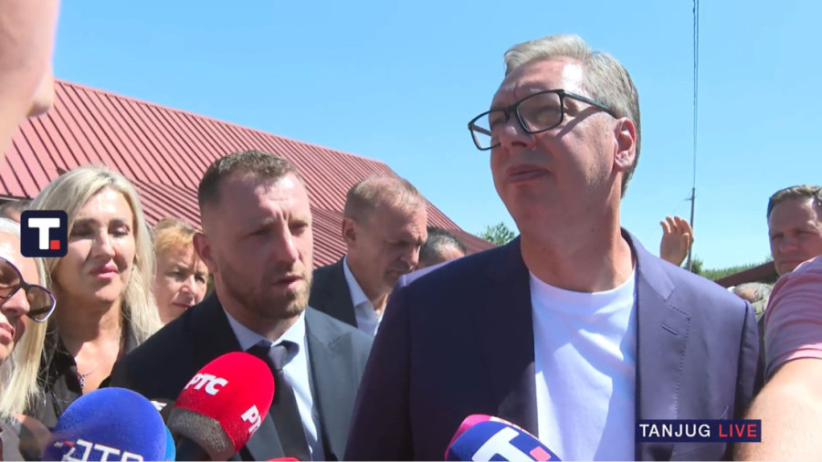 Vučić obišao radove na putu Ivanjica-Sjenica: Celu smo Goliju opkolili putevima! U poseti i porodici Arsić (VIDEO)