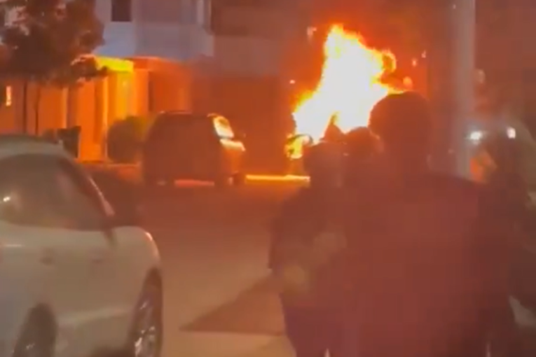 Šef obaveštajaca raznesen bombom! Kruže stravični snimci njegovog automobila u plamenu (VIDEO)