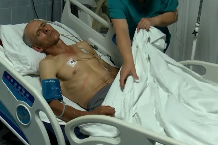 Srbin pretučen kod Zubinog Potoka u šok-sobi: Lekari rade "bodi sken“, sumnja se na unutrašnje povrede (VIDEO)