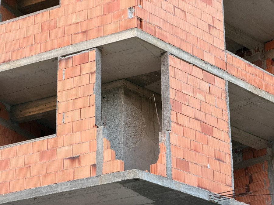 Kao da su je sklapali iz kinder jaja: Neobična građevina u centru Zlatibora i ovog leta privlači pažnju prolaznika (FOTO)