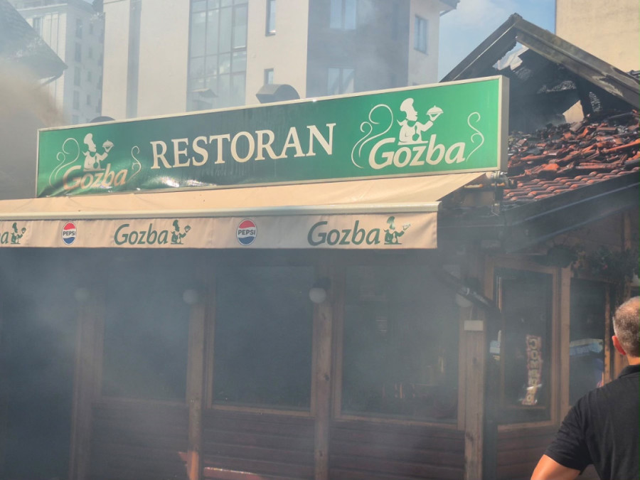 Plamen je ogroman: Veliki požar izbio u lokalu u centru Zlatibora