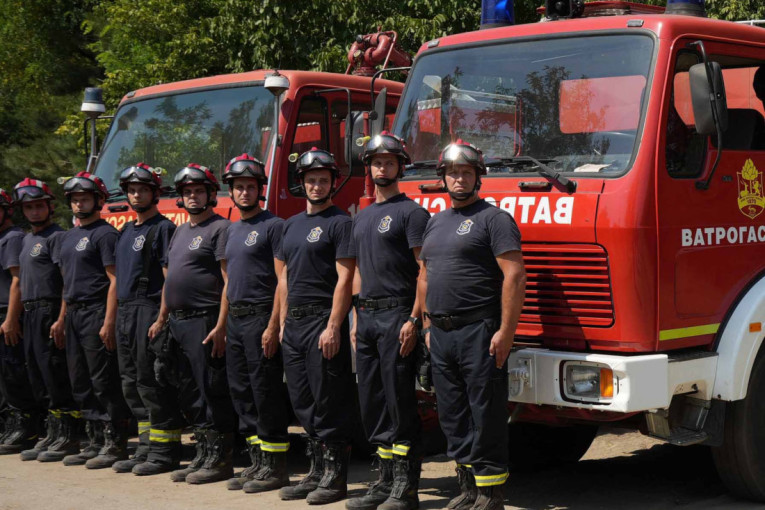 Heroji naši, Srbija vam "skida kapu"! Pakao je besneo, a oni nisu odstupili - vatrogasci telima branili ljude i kuće od vatrene stihije!