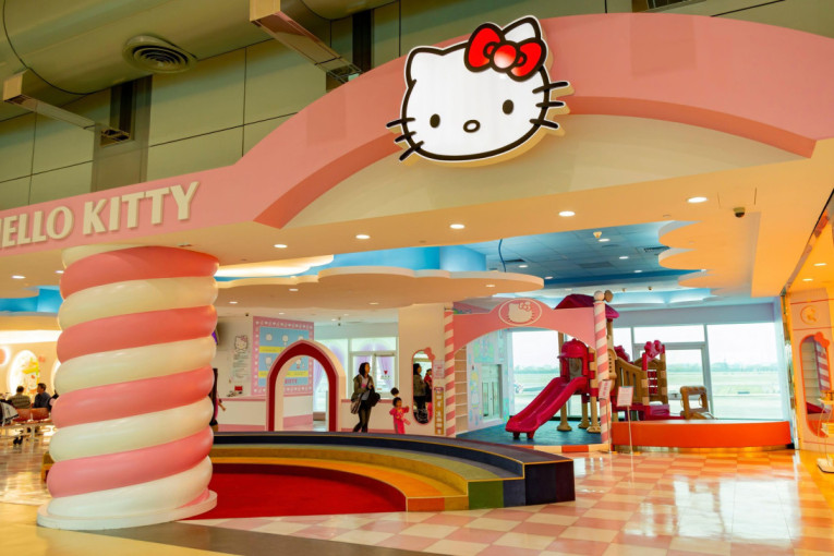 Helou Kiti puni kasu, ali berza ne prašta: Akcije Sanrija doživele veliki pad