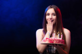 Internet gori zbog ovog trenda: Roditelji ćerkama prave proslave za prvu menstruaciju!