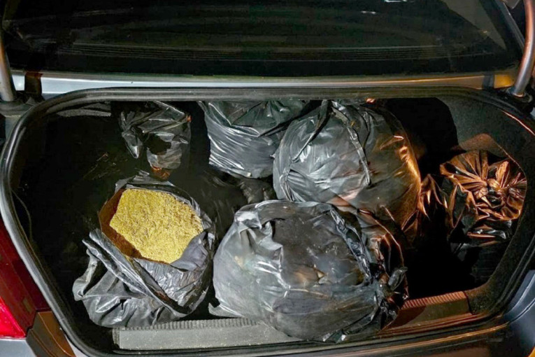 U okolini Paraćina konfiskovano 140 kilograma rezanog duvana pronađenog u gepeku