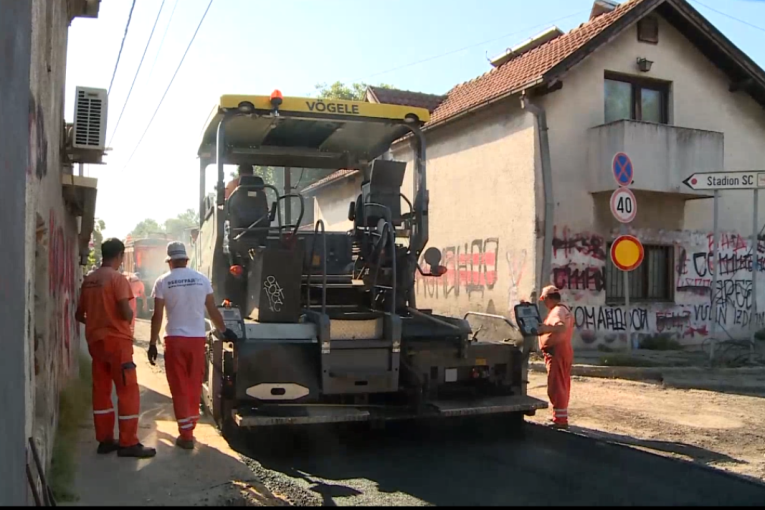 Veliki radovi na Voždovcu: Počelo asfaltiranje frekventne ulice, završetak do kraja avgusta