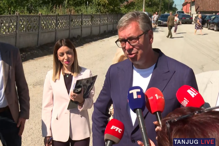 Vučić o prebijanju Srbina na KiM i licemerju Evropljana: Leđa Nenada Raškovića su lice Aljbina Kurtija