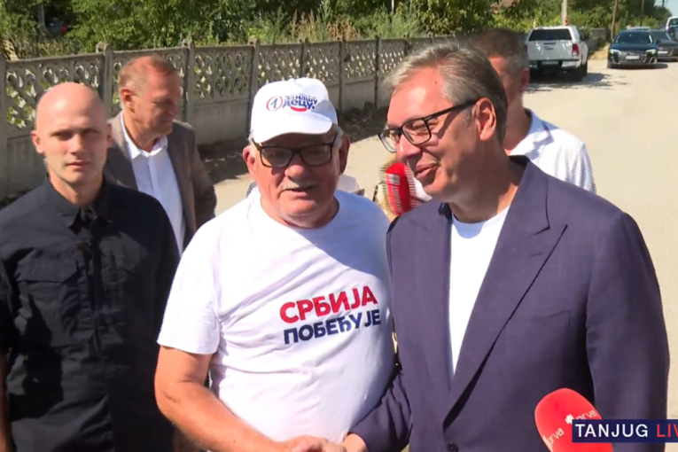 Vučić u selu kod Despotovca: Uspeli da u rebalans ubacimo više novca za puteve pa ćemo uspeti da uradimo sve što smo obećali