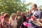 Vučić u selu Vitoševac kod Ražnja: Najavio ulaganja u vodovodnu mrežu i putnu infrastrukturu (FOTO/VIDEO)