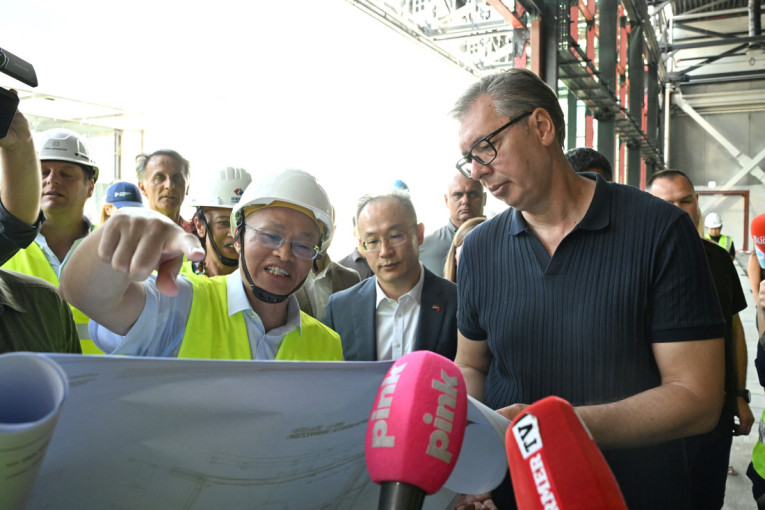 Vučić na gradilištu EXPO-a: Završena zgrada sa stanovima, ja sam za to da 1.500 evra bude kvadrat (VIDEO)