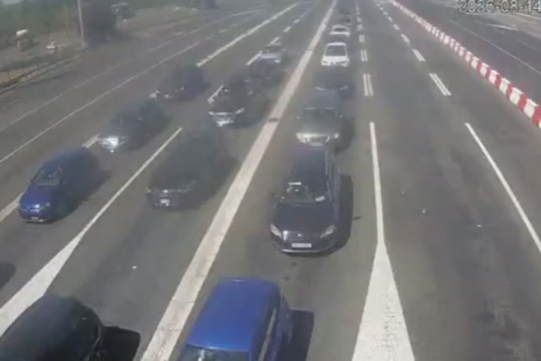 Pakleni vikend na putevima Srbije: Na granicama već čekanje do dva sata, očekuju se višesatne gužve