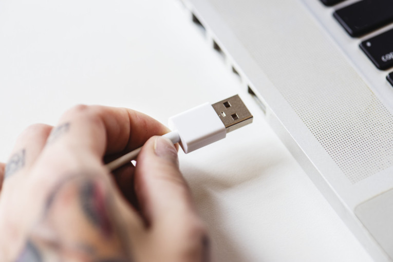 Mislili smo da je USB fleš memorija prošlost, ali jedna stvar je spasila od zaborava