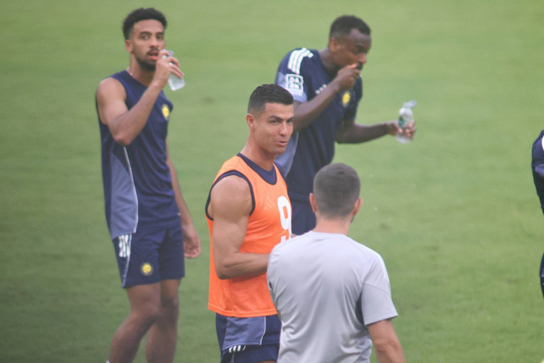 Kristijano šokirao saigrače! Ronaldo se pojavio na treningu tri dana posle venčanja s potpuno novim imidžom! (FOTO)
